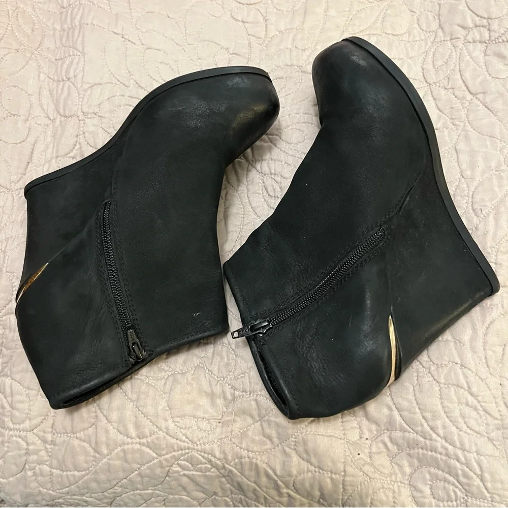 Steven by Steve Madden Women Black Leather Honu  Wedge Ankle Zipper Booties 10